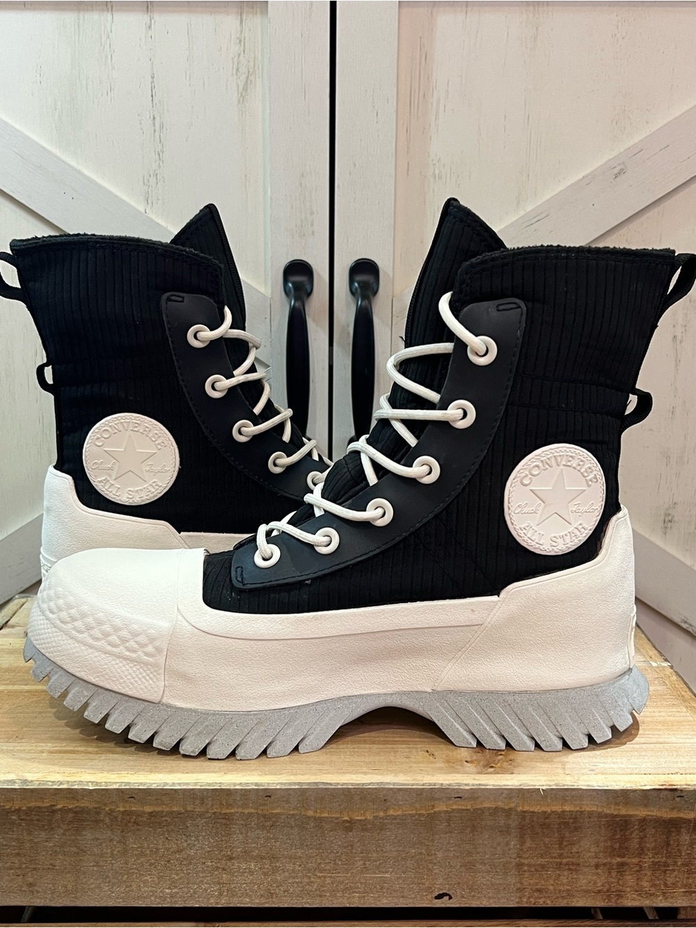 Converse Chuck Taylor All Star Lugged 2.0 Platform Men's 5 Women 7 Waterproof
